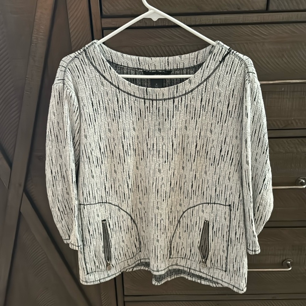Ali Miles sweater. White and black. Size medium.
